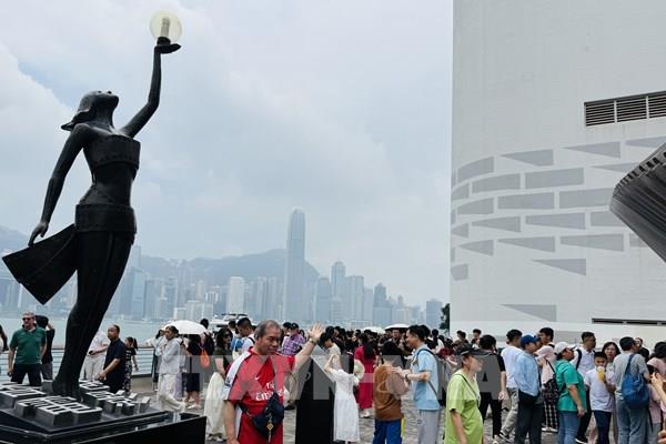 Hong Kong (Trung Quốc) thu hút du khách trong Tuần lễ vàng Ngày Quốc tế Lao động